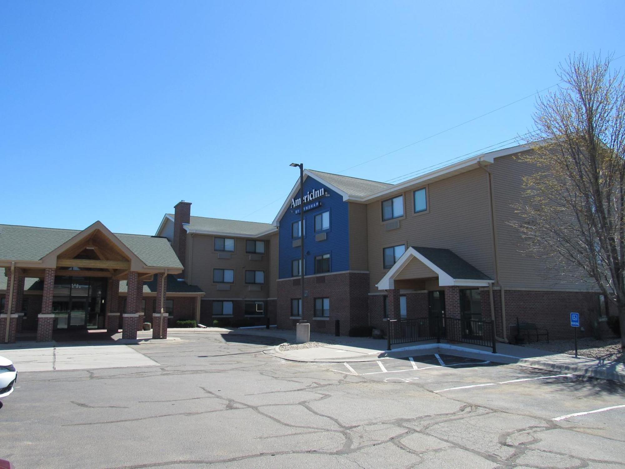 Americinn By Wyndham Lincoln South Екстериор снимка