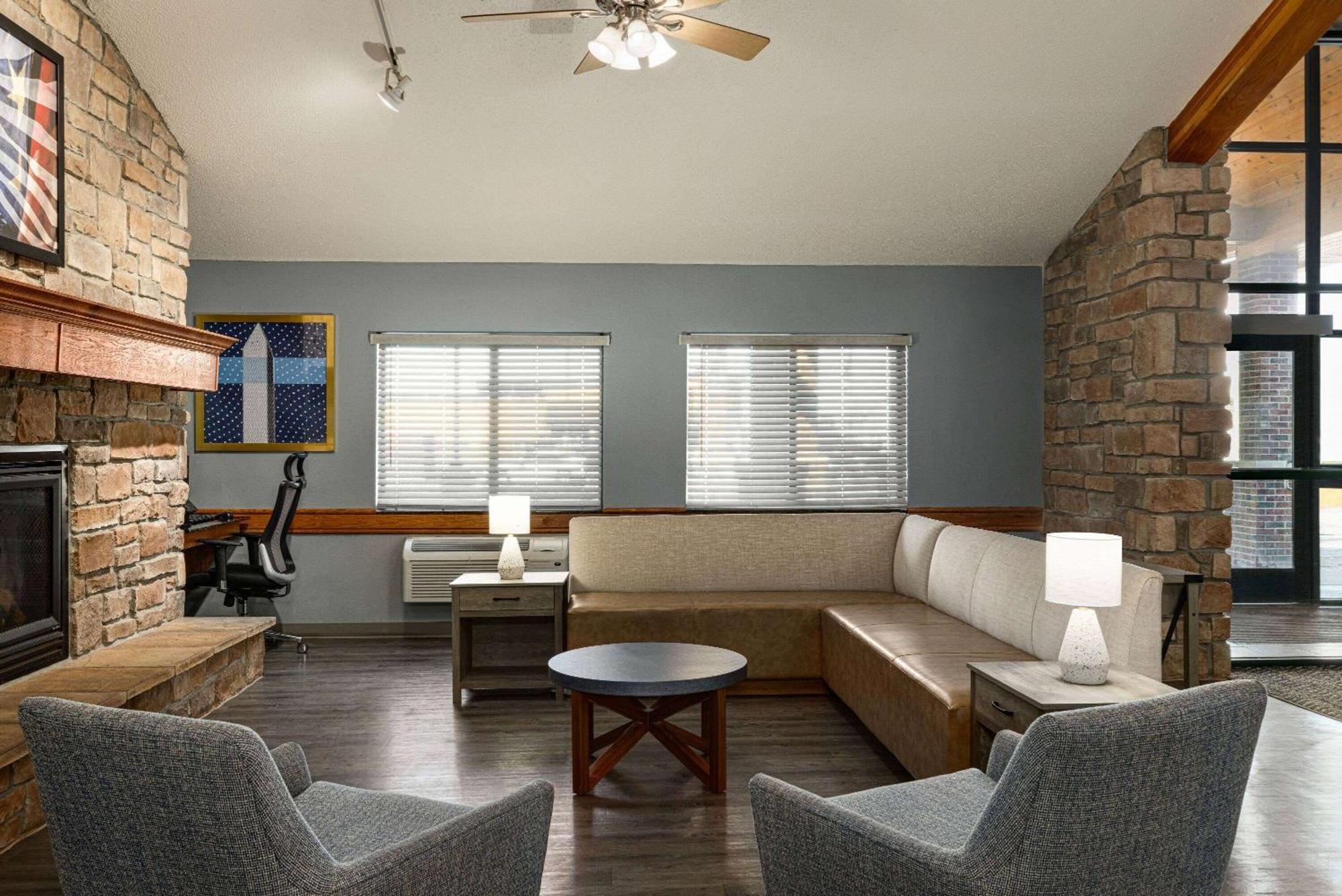 Americinn By Wyndham Lincoln South Екстериор снимка